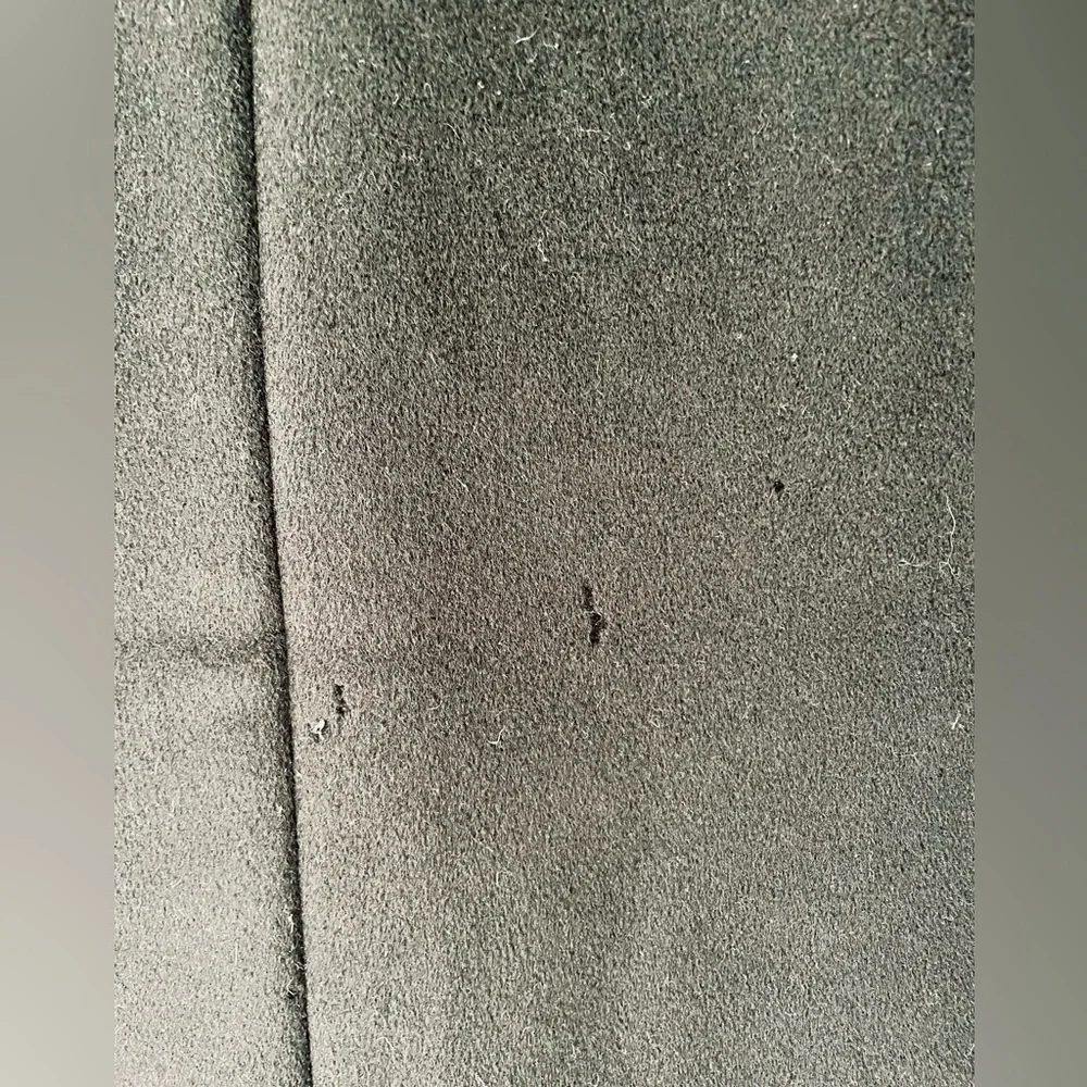 Max Mara Black Wool Cashmere Coat Size 34 (Italian) - Vintage, some damage. - Picture 7 of 8